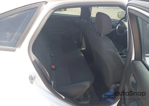 2016 Ford Focus S z USA, uszkodzony, nr VIN 1FADP3E26GL292793